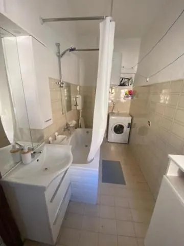 Mila - Free Parking And Wifi Appartement Rijeka